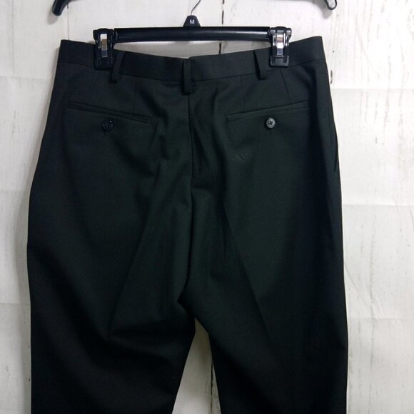 Van Heusen 44R 2 Button Black 2pc Suit - Picture 13 of 13